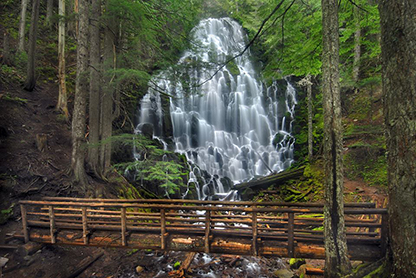 First view of the falls from the bridge